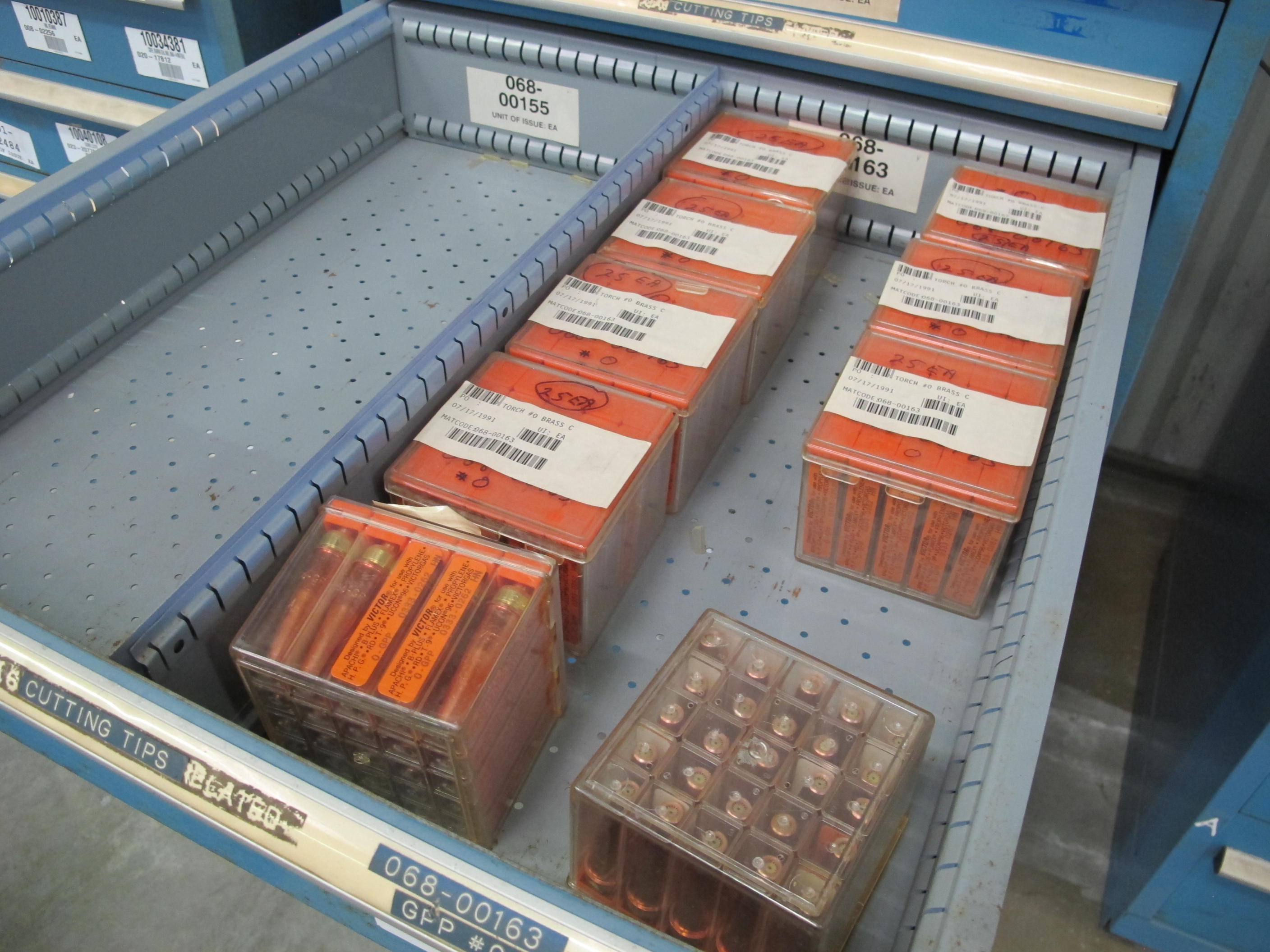 LISTA HEAVY DUTY 10-DRAWER PARTS CABINET W/ CONTENTS (W-44) LOADING & HANDLING FEE $25-